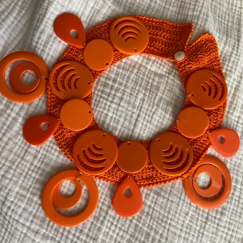 Arancina necklace. Cotton and plastic.